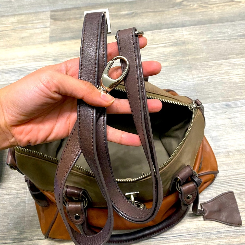 Danier Leather Handbag & Shoulder Bag - Picture 7 of 9